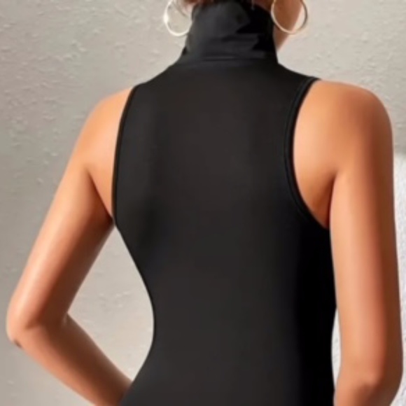 🌺Beautiful Black Sleeveless Turtleneck Bodysuit. - Picture 3 of 4